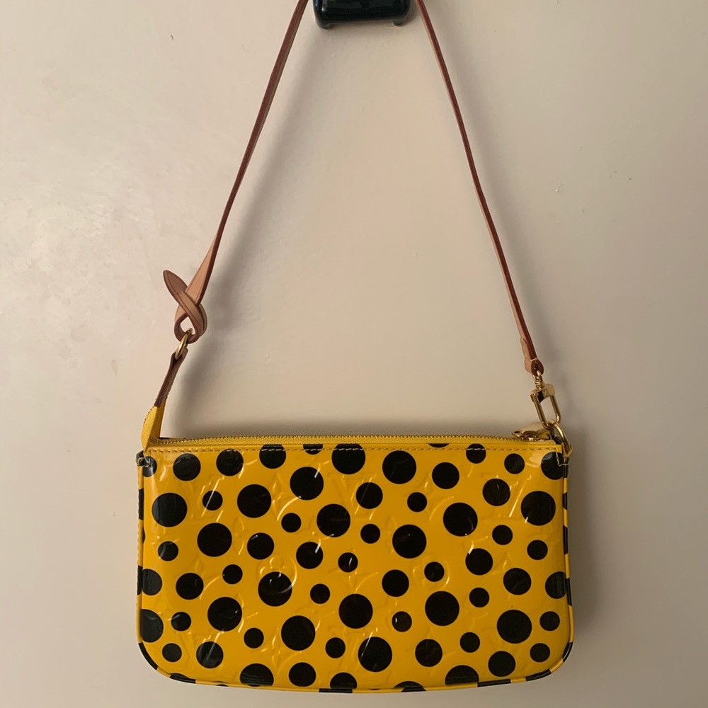 LV x Yayoi Kusama Infinity Dots Pochette!